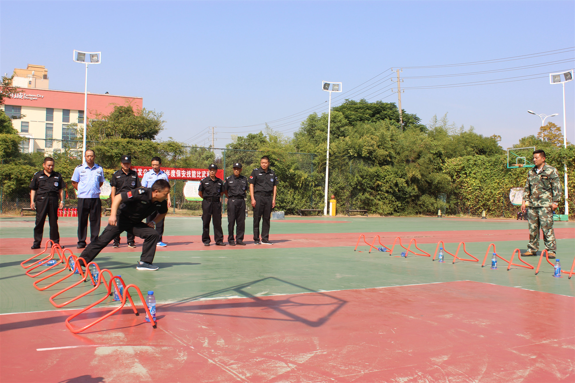 建發(fā)公司開展“防風(fēng)險 保安全 迎大慶”安保大比武活動3_副本.jpg